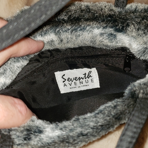 ☃️ Seventh Avenue Black Small Handbag - Picture 5 of 5